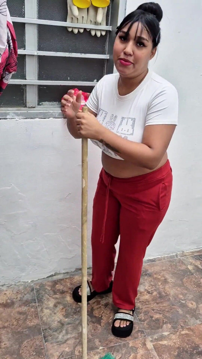 Pikaa6: Venezuelalı yerleri nasıl süpürileceğini bilmiyor bu yüzden ona yarak emdiriyorum...