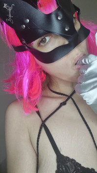 Découvrez Mon Désir Avec Mon Masque De Minou Et Mes Seins Naturels