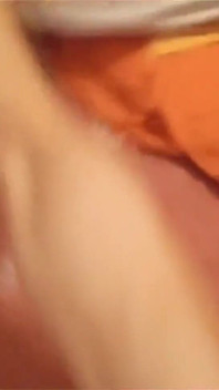 Adora la gran polla y las bolas peludas de Twink, hacerse una paja en el pube lleno de arbusto oscuro del niño, piel de seda suave