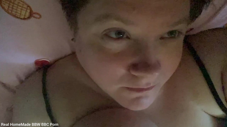 Real homemade BBW BBC porn: mere bare stanon ko nipals choosna
