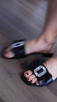 Gen Z Babe dalam Sandal Tanpa Kondum