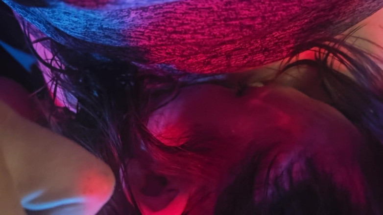 VinnyMacNDelilah: Delilah se fait baiser la bouche par 2