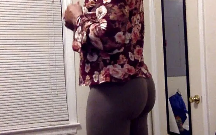 SweetcakesTee: SweetCakes at home in gray spandex