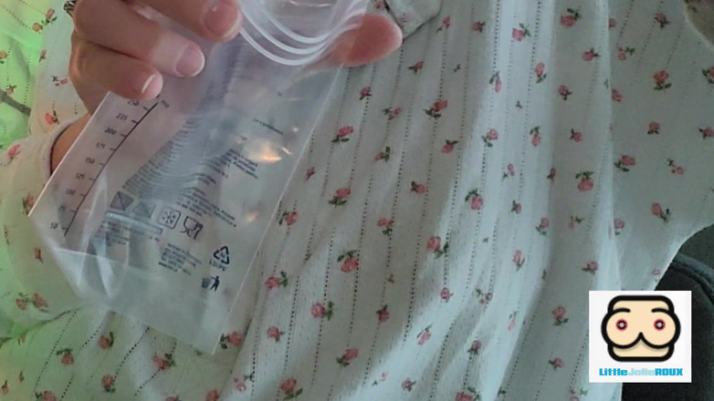 littlejolieroux: मेरे सनसनीखेज विशाल स्तनों को चूसो