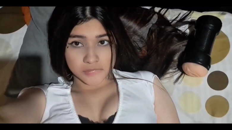 Yulieth Gomez: Une fille excitée se masturbe avec son jouet sexuel, vidéo...
