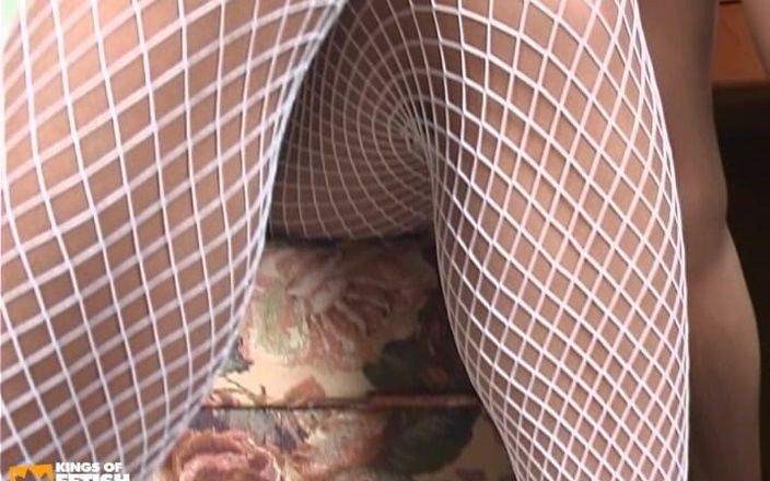 Shemale Idols: 入れ墨のアジア人の男がデカチンでニューハーフを吹き飛ばし、彼女のケツの穴をファックします