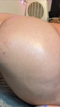 Dickes camgirl nimmt einen riesigen BBC-dildo