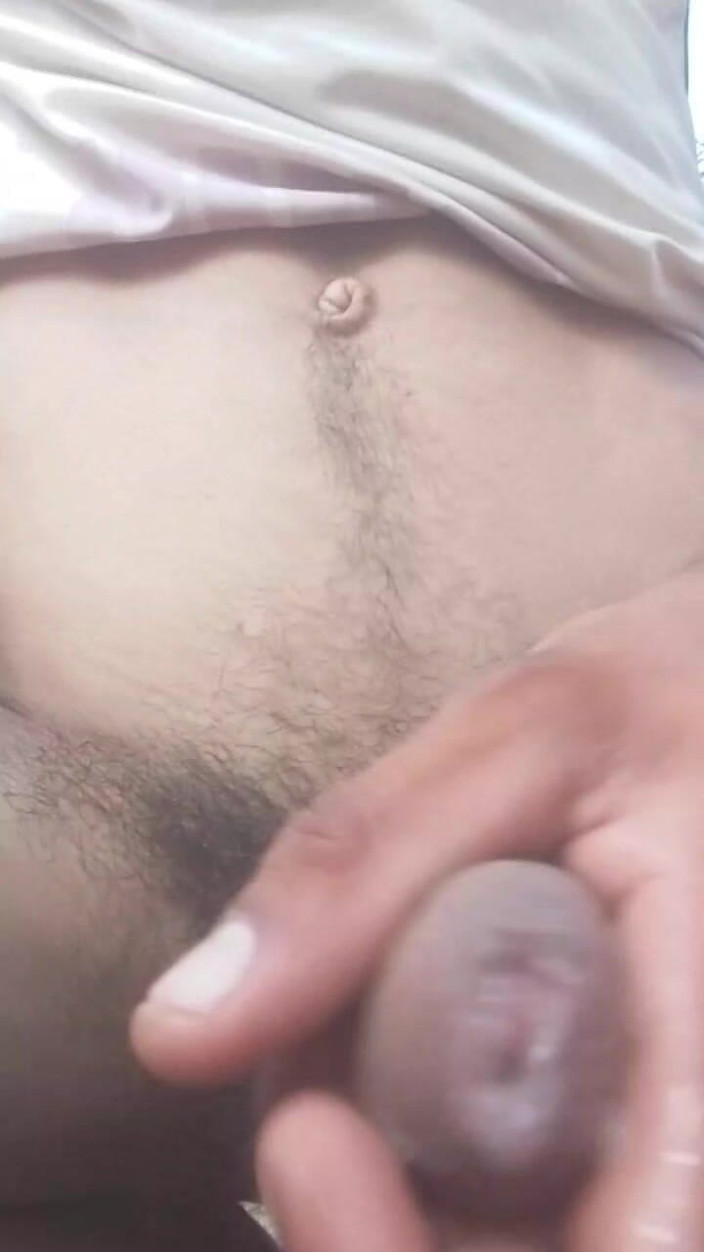 Bhagirth jaat: ジャングルで激しくペニスを揺らすネイティブマスターベーション。
