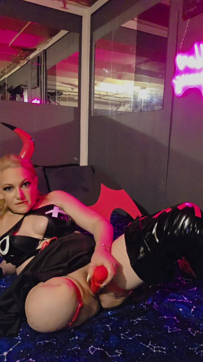 Lesley Love: Blonďatá Ak Amputee Masterbating &amp; Cumming W / Bare Stump, Ahegao Obličej...