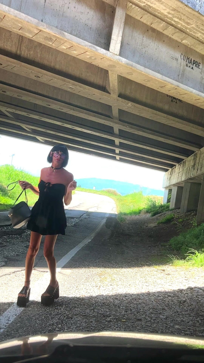 Andreina Naty: Tremurând Sub Pod