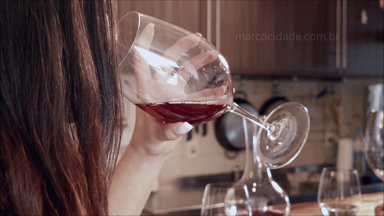 Docedeleite: हॉट काले बाल वाली पार्टी से पहले दोस्त के साथ चुदाई करती है