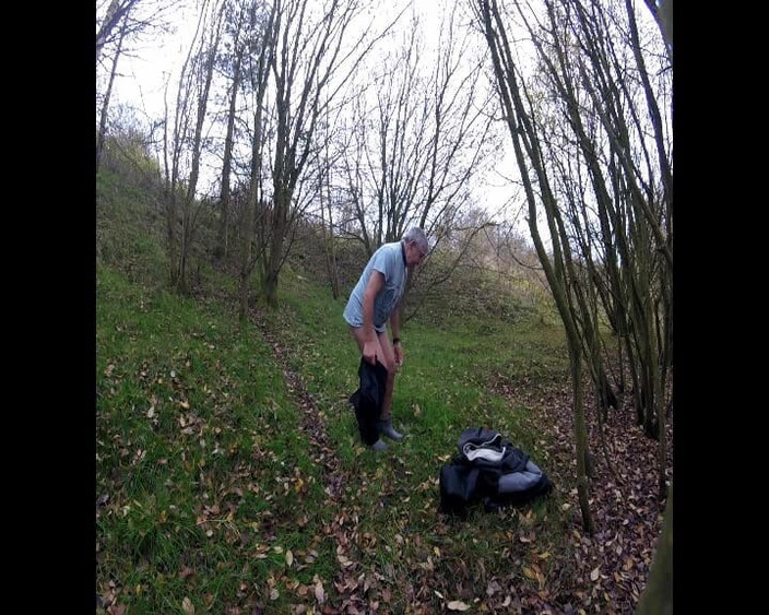 Andy: 11월 산책을 위해 스트립 오프