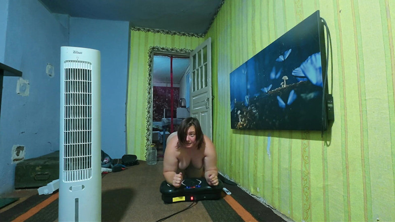 SchoolPrincess: Full Body Big Tits Babe on Scale &amp; Vibrating Platform Inserts...