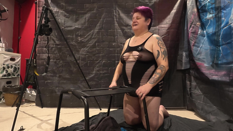 The Izars: Mistress Izar testuje królową jeszcze z niespodzianką dla jej sub