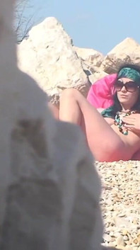 Adrianne in spiaggia! Lampeggiante video!