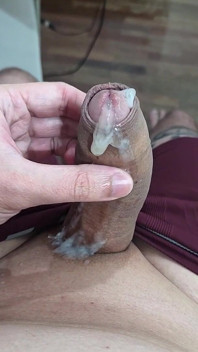 Joven Hetero Disfrutando De Algo Súper Sabroso