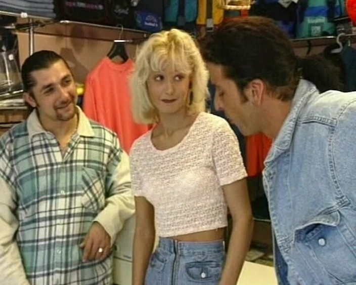 Enjoy German porn: Sexy blonďatá děvka z Německa je ošukaná v obchodě