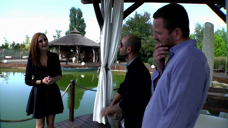 Nightclub Amateur Series: สาวหีร้อนโดนสองควยใหญ่เย็ดรูคู่