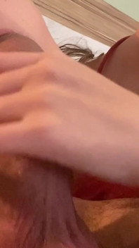 色情片拍摄后台。阿纳斯塔西娅 （Anastasia） 情妇在休息时吮吸里奥·卡萨诺瓦 （Leo Casanova） 以获得乐趣