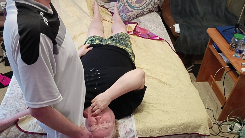 Zona901: Saya melancap zakar saya dan mengongkek ibu tiri saya di...