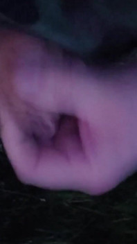 Pěkná masturbace v parku