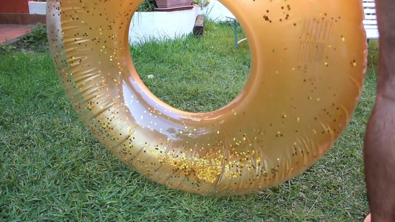 Inflatable Lovers: Glitter plavání
