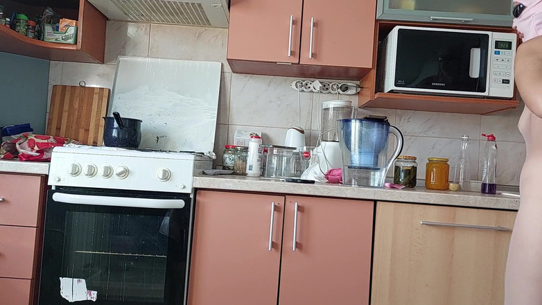 Amateur_MS: Amateur-ehefrau probiert haarige muschi an.