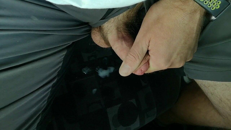 Cicci77: Cicci77 дальнобойщик мастурбирует и кончает на его грузовике
