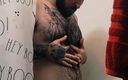 Oscar Paden: Sexy chuveiro, cara tatuado quente