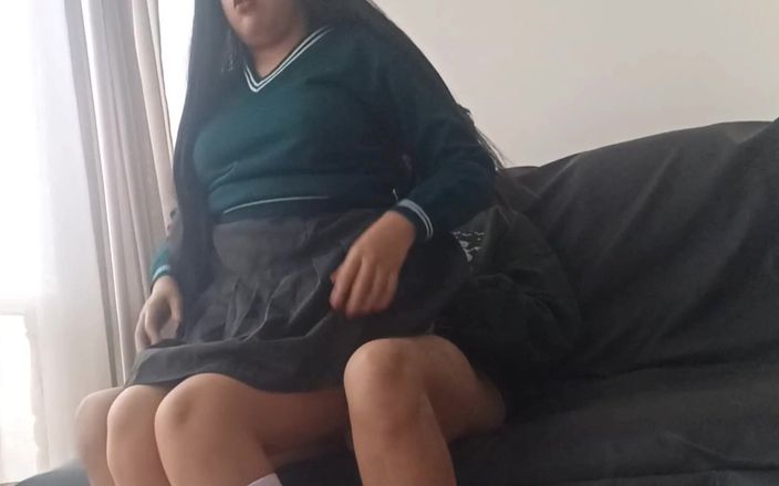 Astrid Cute: छात्र लड़की अपने प्रेमी के साथ स्ली पर सेक्स कर रही है।