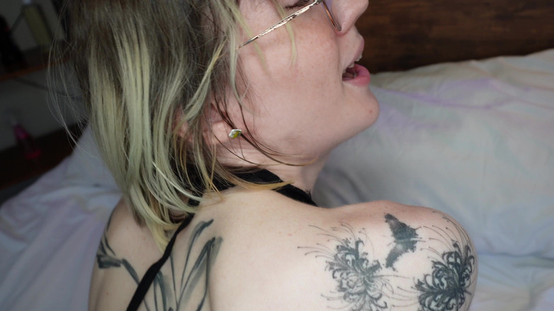 Claire Gemini: 大鸡巴壮男抽插我紧致的小穴，然后在我的嘴里射精