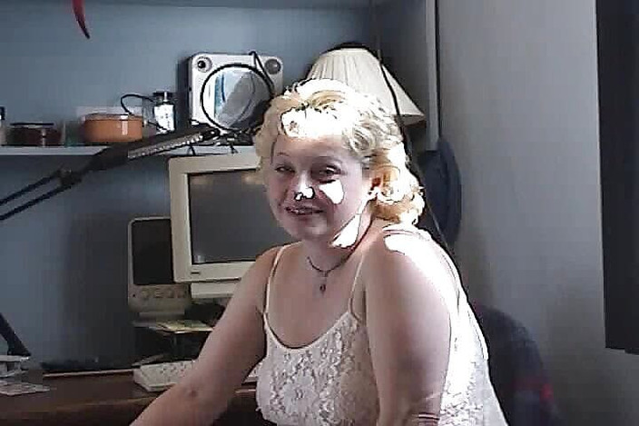 Radical: Moglie succhia un grosso cazzo in stile punto di vista