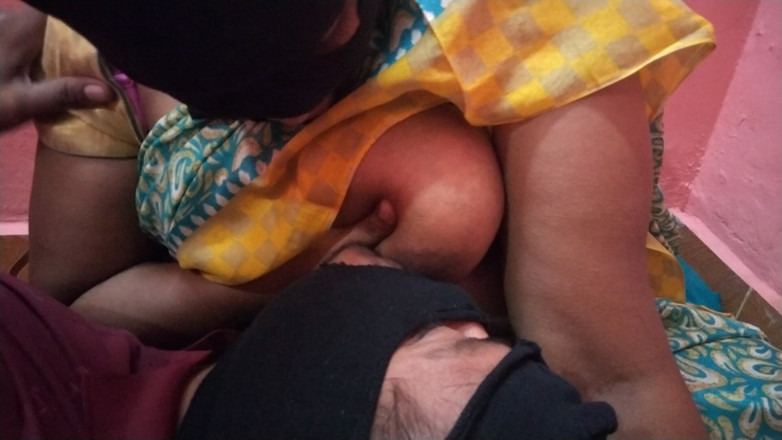 Benita sweety: Pemakanan susu adik tiri dalam undang-undang panas
