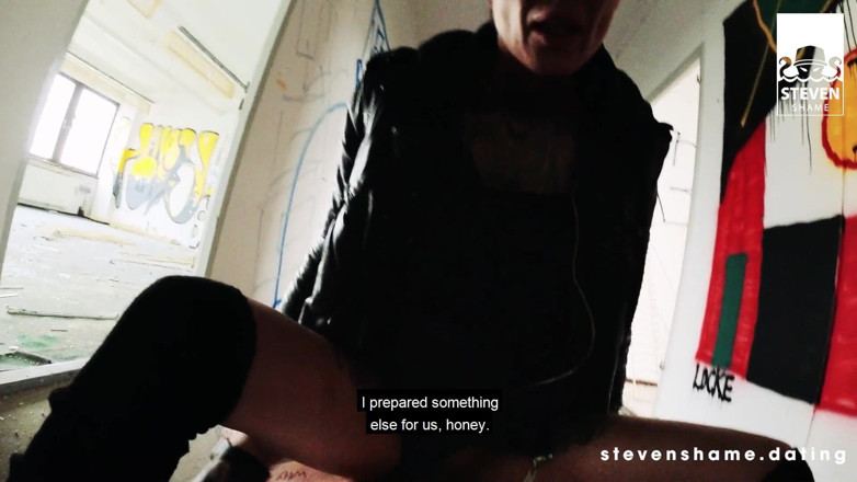 Steven Shame: Sıska orta yaşlı seksi kadın Vicky Hundt: açık havada sikiliyor