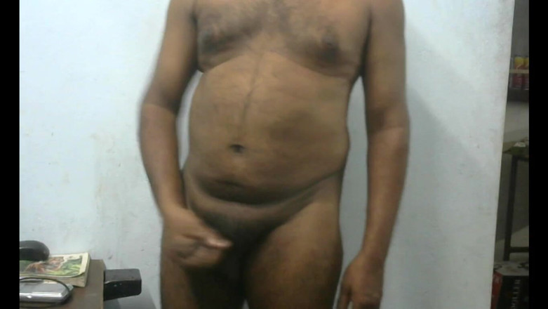 Tamil x cock: Гарячий зрілий чоловік грає з оголеним членом