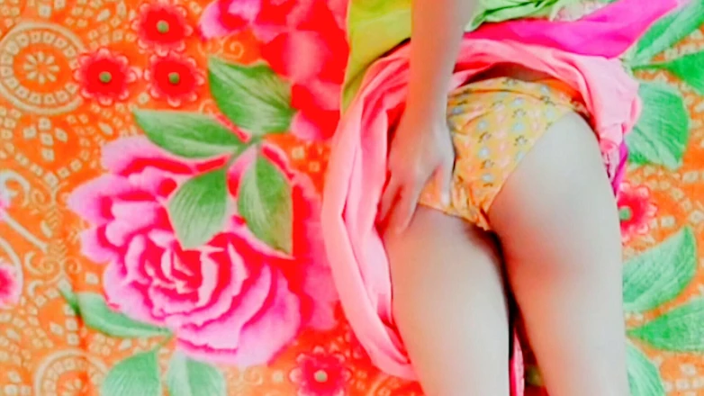 Urvy_99: Urvy Bhabhi playing nude in her bedroom for neighbor of...