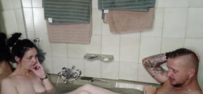 Bigjoefuckalott: Phòng tắm