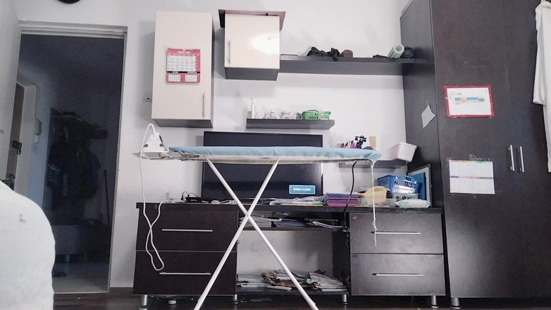 Amateur_MS: Сексуальная Волосатая Брюнетка Делает Домашние Работы Голышом. Латина С Большой Волосатой.