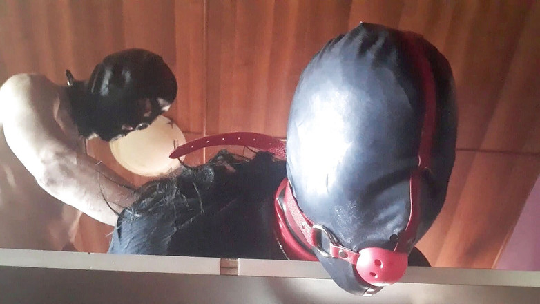 LauraOnHeels: 17 minit blowjob melampau dan deepthroat dengan creampie mulut besar-besaran