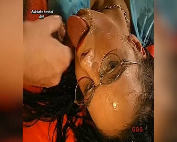 MMV German Teens: Bukkake děvka s brýlemi dostane její tvář promočenou do mrdky