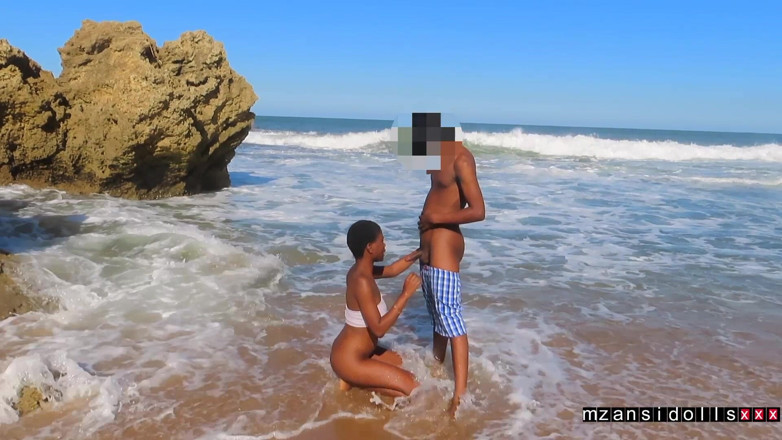 mzansionlyfan: Beach Blow Job