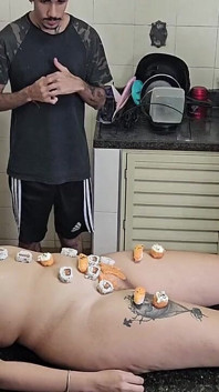 Cara terbaik untuk makan sushi