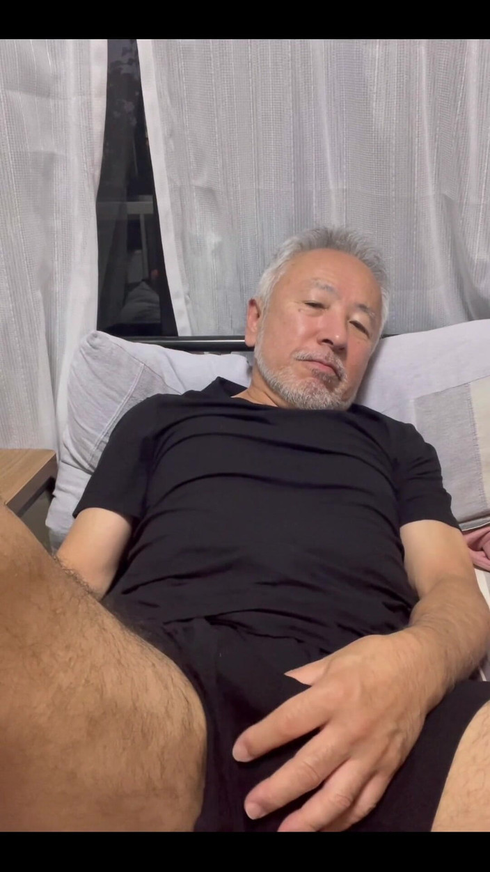 Japanese daddy: Masturbando meu pau grande