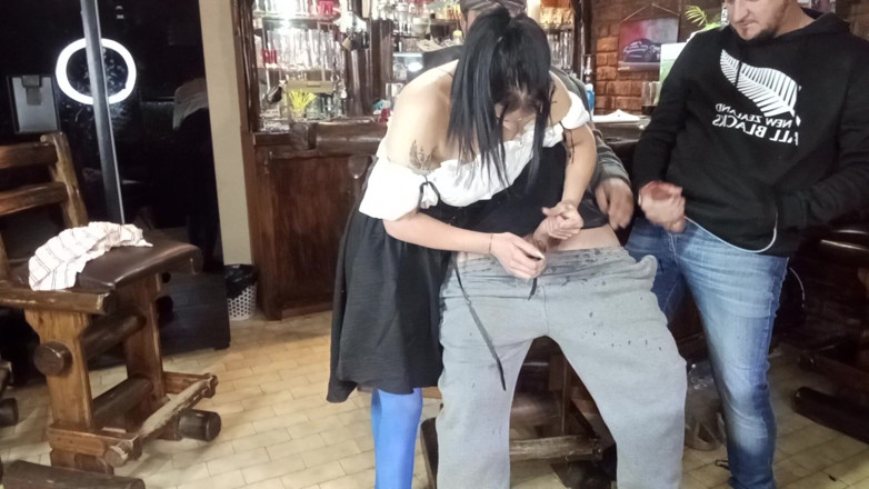Bigjoefuckalott: 酒吧里的一个随机女孩得到了一些天使
