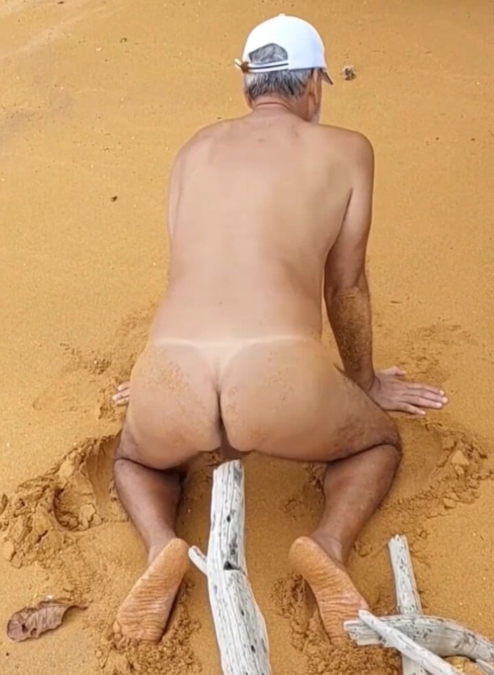 Ladysilvas: Ледісільва гола на пляжі збуджена з членом в дупі