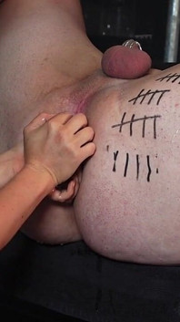 24 fa scoppiare il plug anale dominazione femminile schiava anale