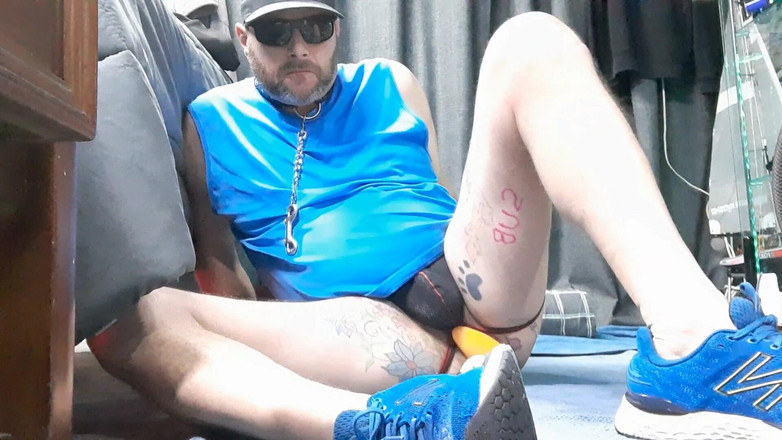 Ryan743: Gay anální perverzní webová děvka vloží sodovku do zadku