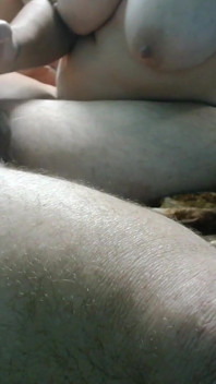 Baculatá MILF dává honění a výstřik