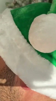 Christmas Before Time, the Blonde with Big Breasts Has a Double Penetration as a Gift!