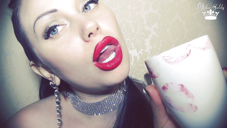 Goddess Misha Goldy: कांच पर वेलेंटाइन लाल निशान